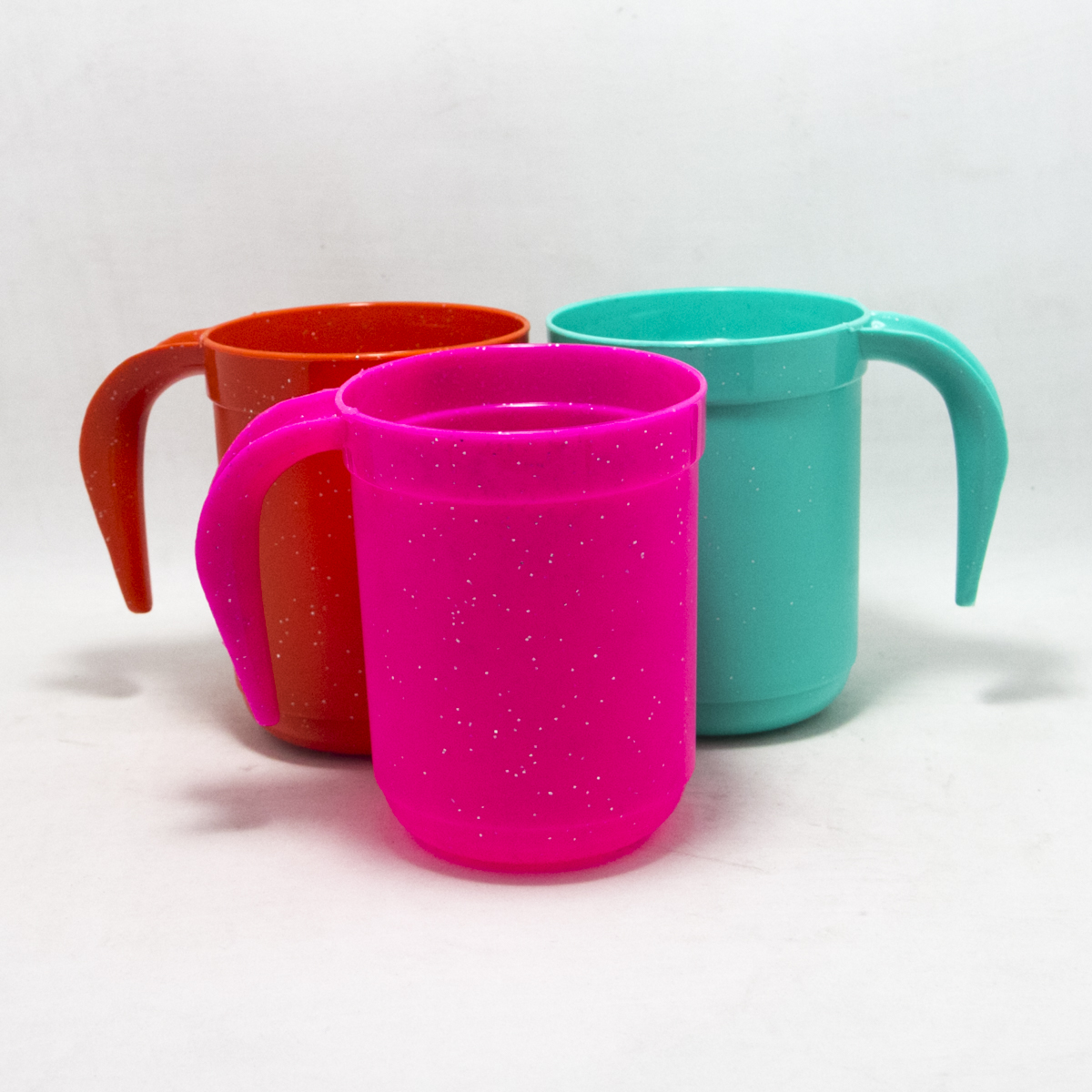 TAZA PLASTICA COLORES CON ASA 360CC