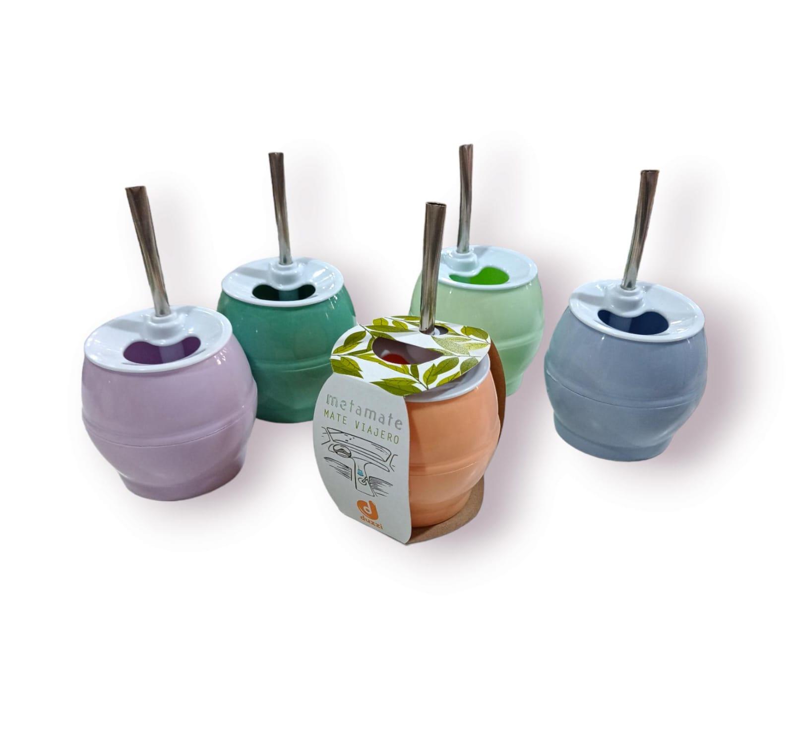 MATE PLASTICO CON BOMBILLA