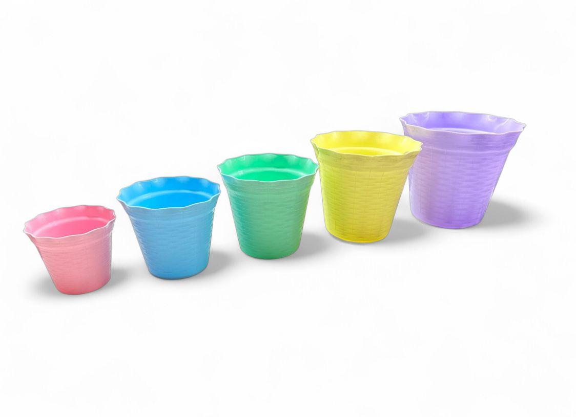MACETA PLASTICA CON VOLADO  N*2 VARIOS COLORES 12CM